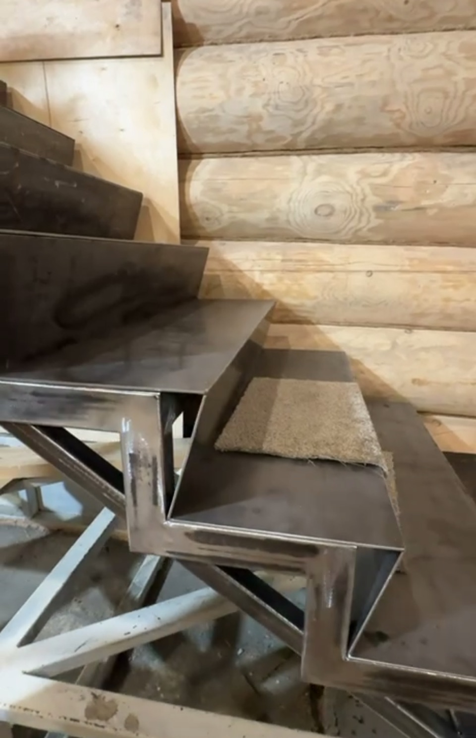Interior staircase in corten steel, manufacturing